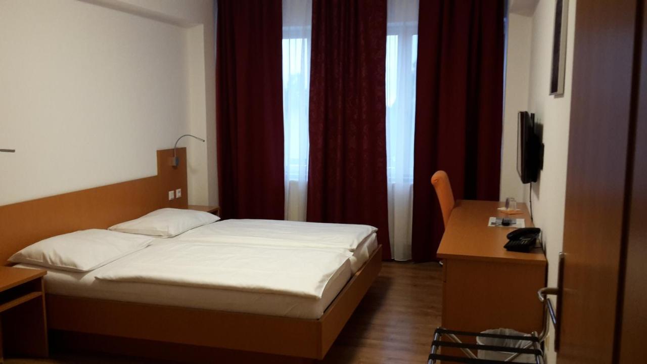 Hotel - Restaurant Martinihof Neudorfl Екстериор снимка
